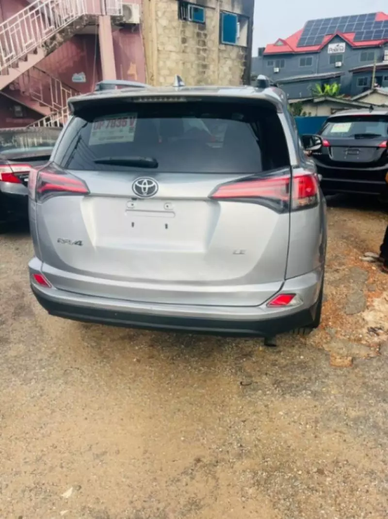 Toyota RAV 4   - 2017