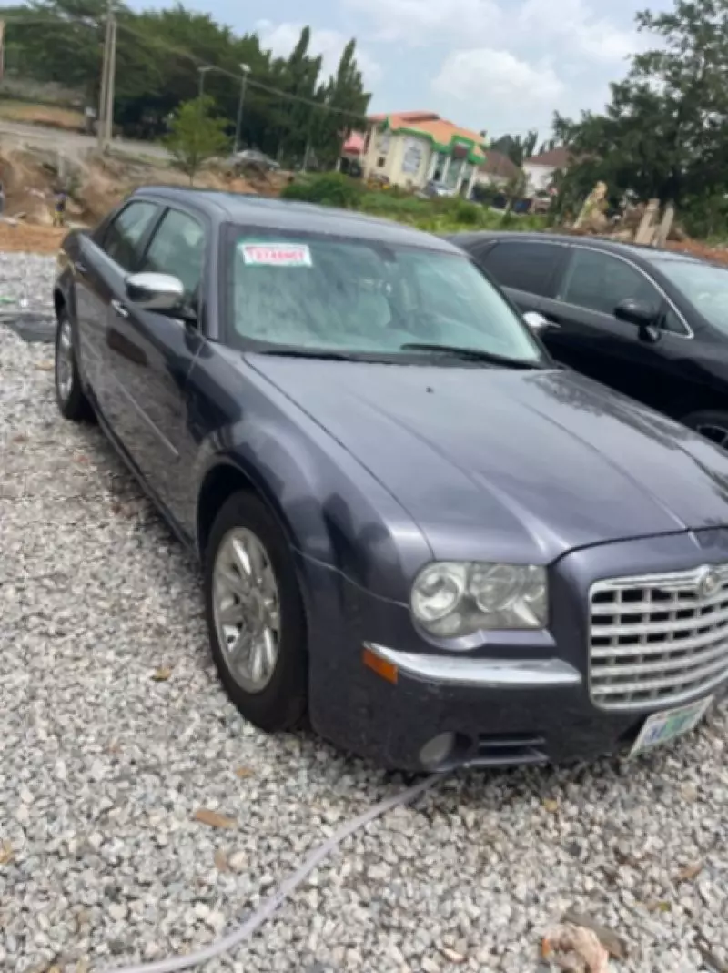 Chrysler 300C   - 2001