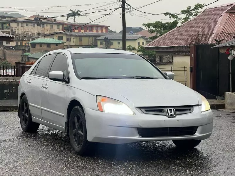 Honda Accord   - 2005