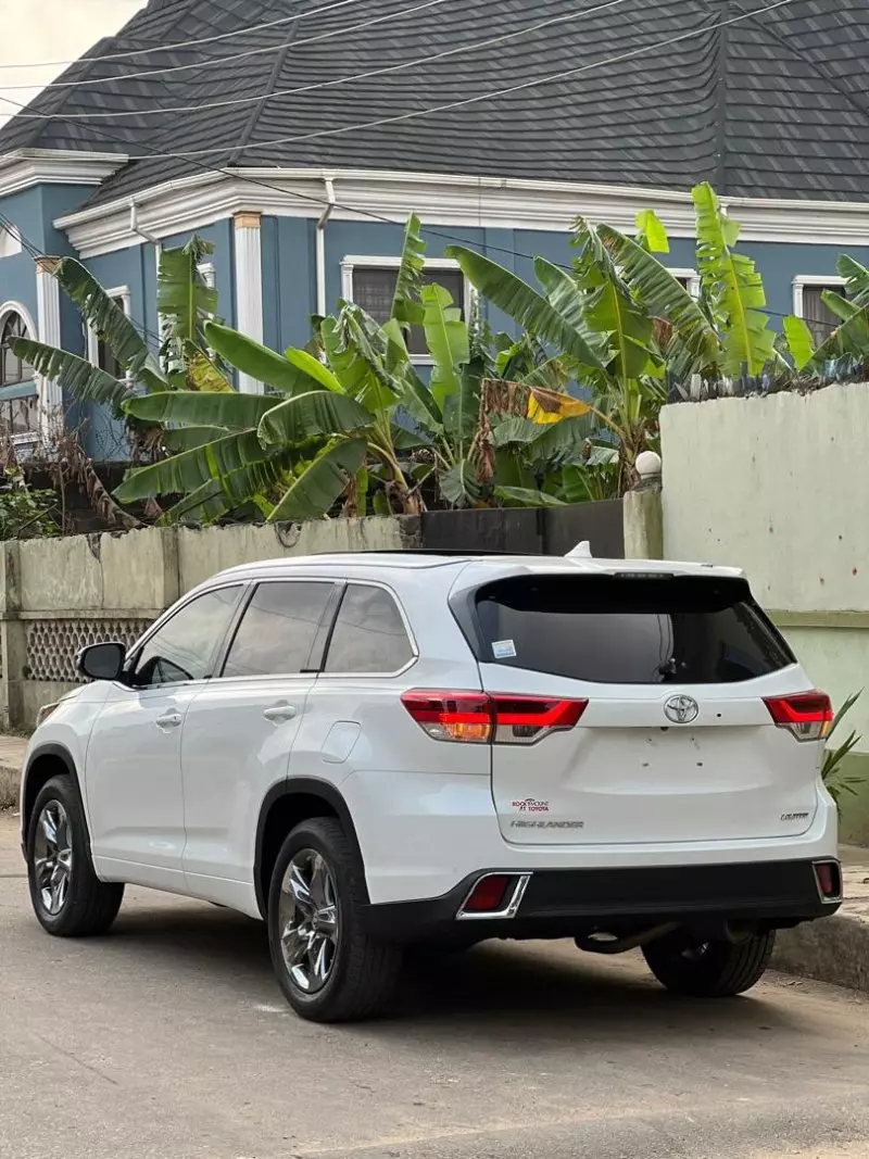 Toyota Highlander   - 2019