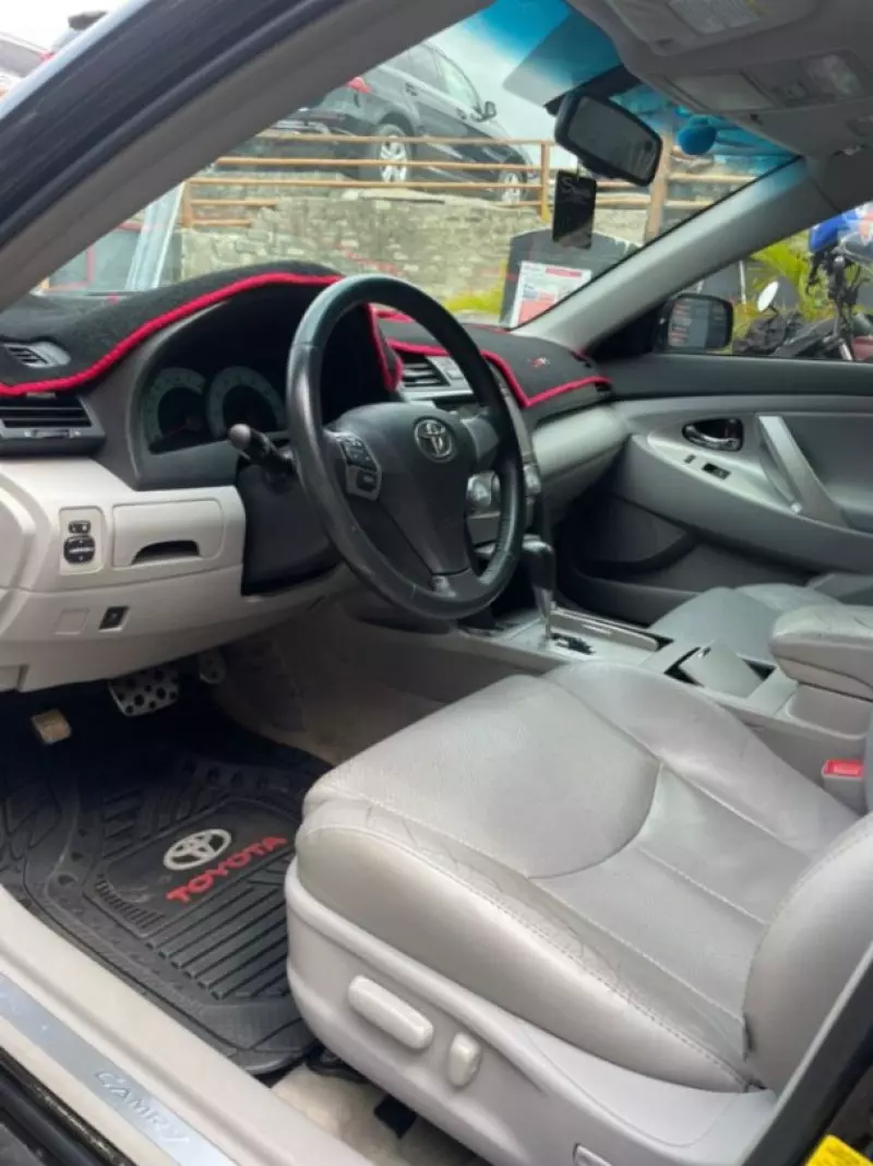 Toyota Camry   - 2011