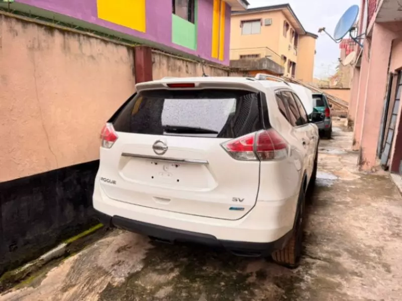 Nissan Rogue   - 2015