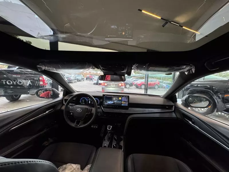 Toyota Camry   - 2025