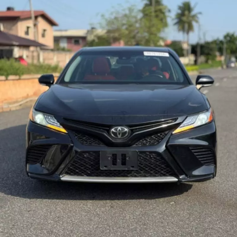 Toyota Camry   - 2018