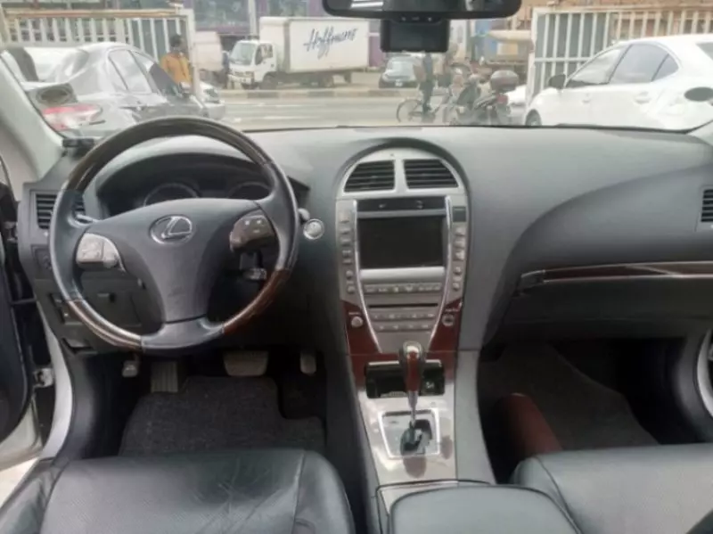 Lexus ES 350   - 2011