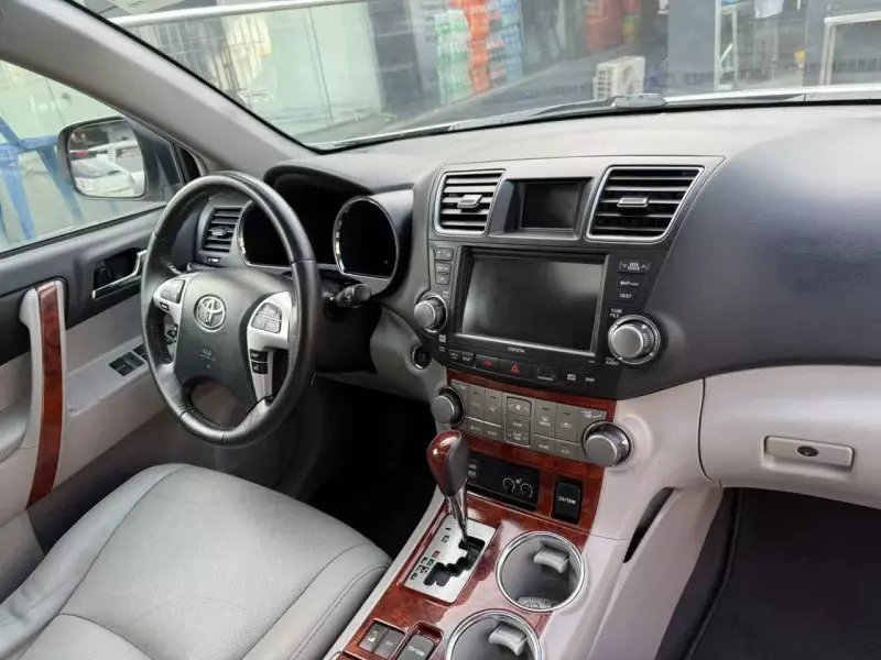Toyota Highlander   -