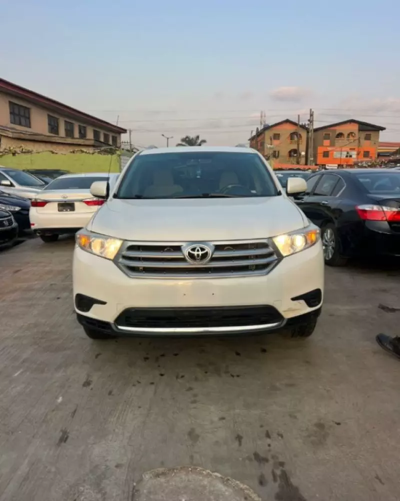 Toyota Highlander   - 2012