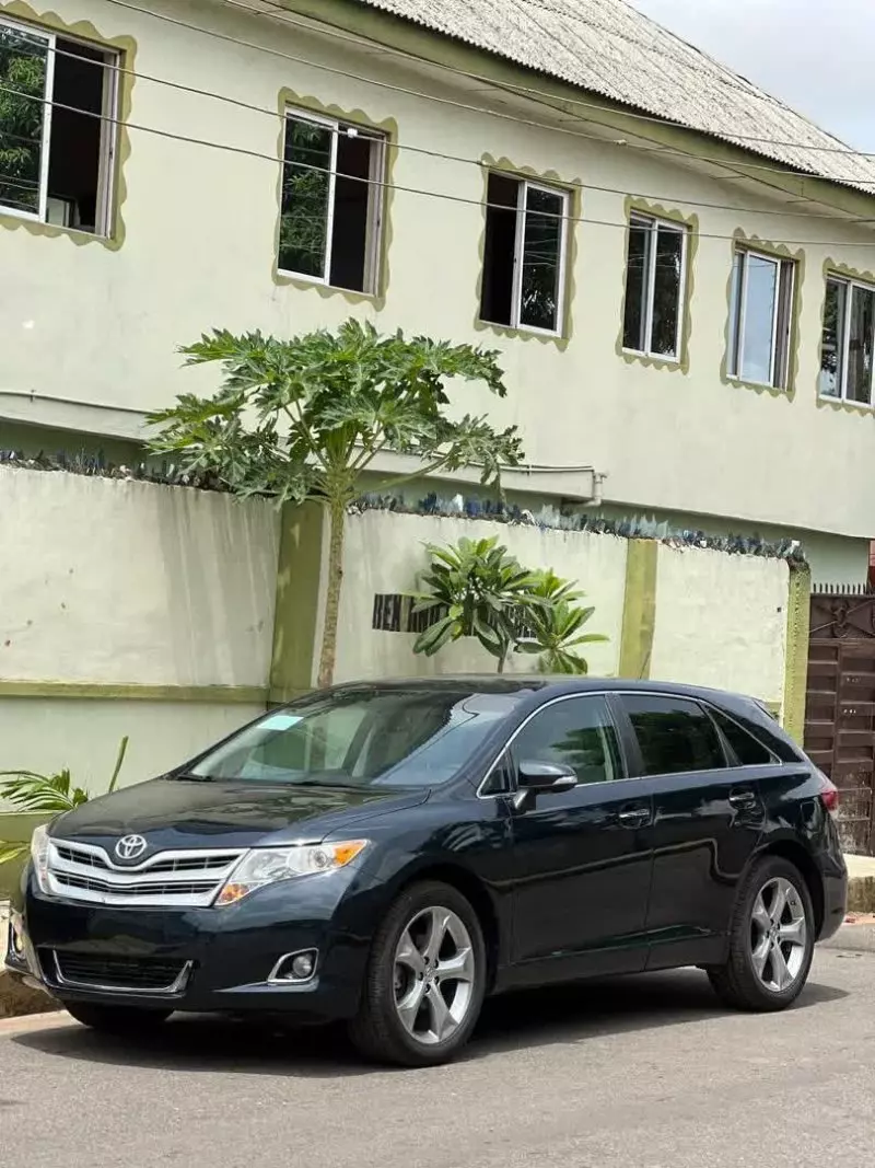 Toyota Venza   - 2013