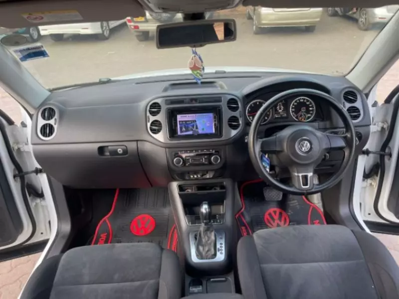 Volkswagen Tiguan   - 2014