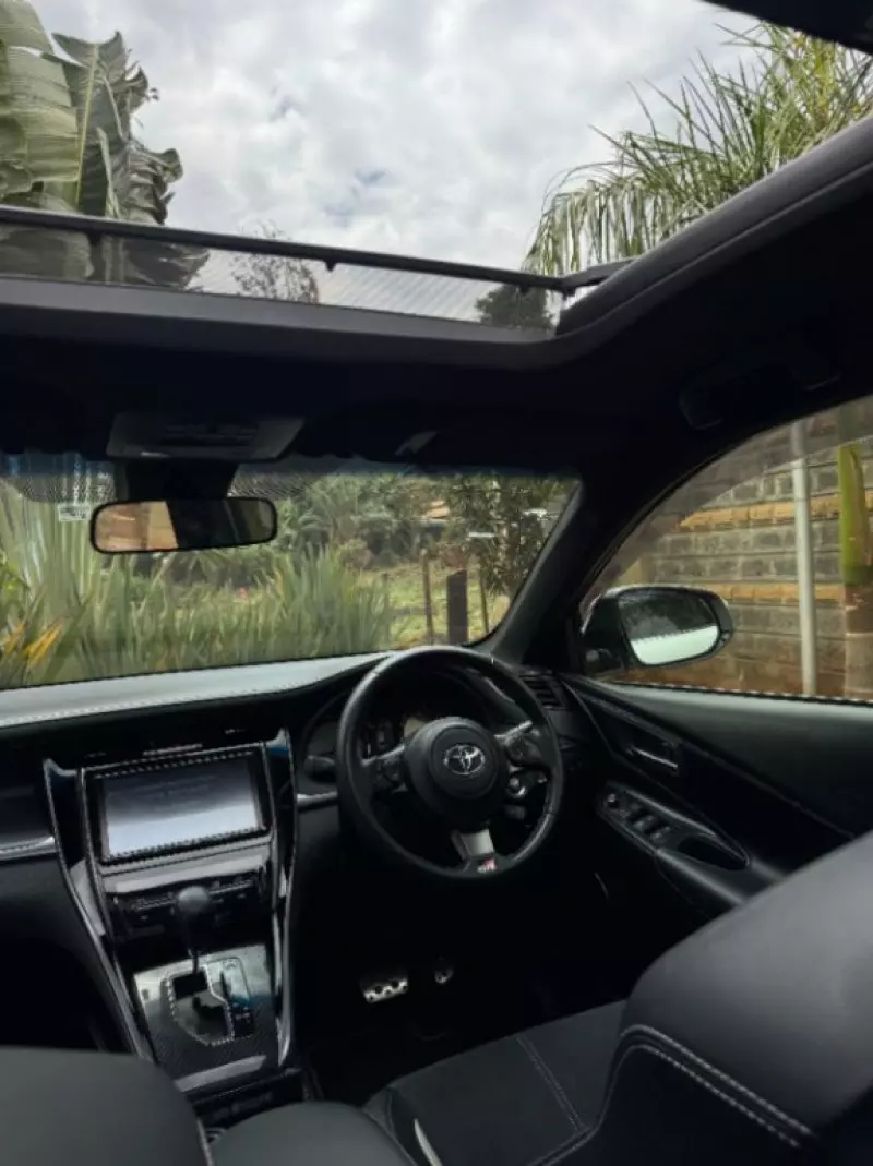 Toyota Harrier   - 2019