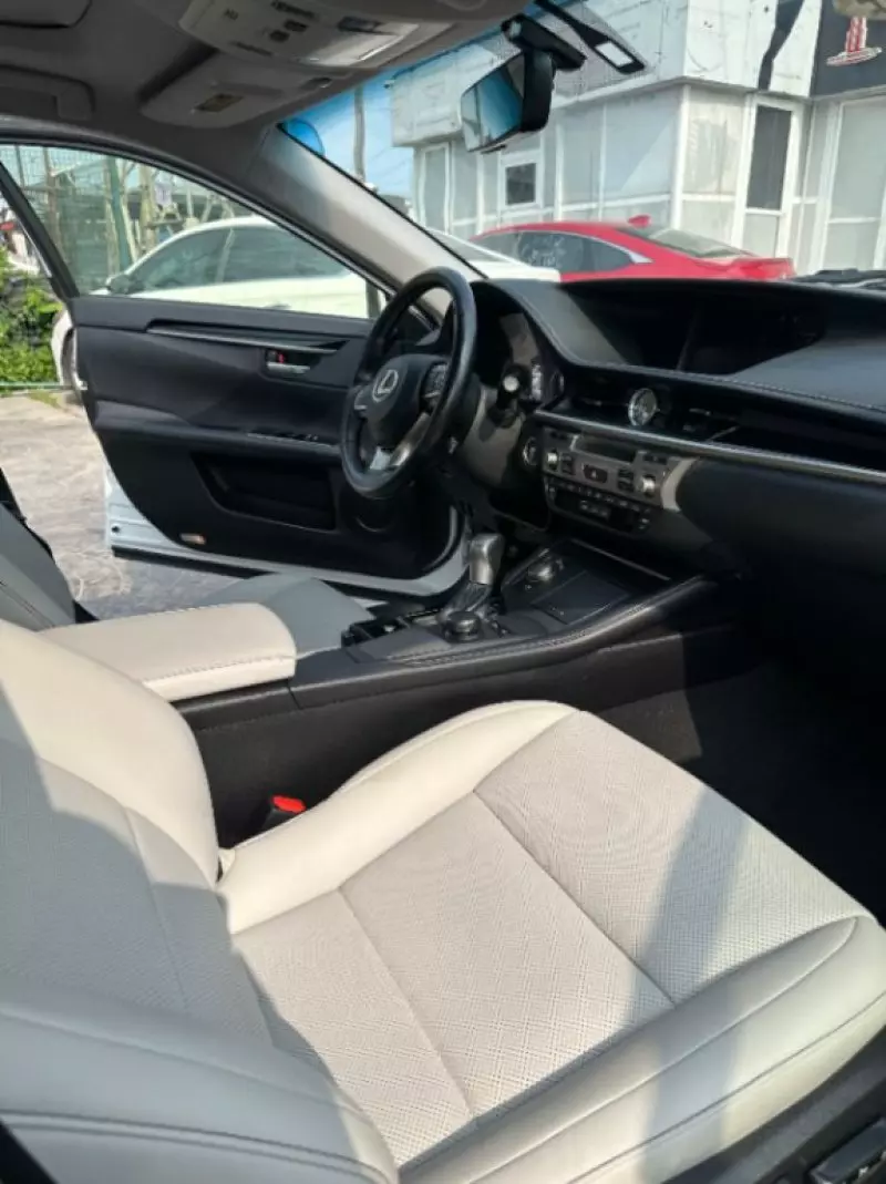 Lexus ES 350   - 2016