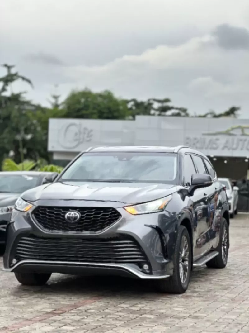 Toyota Highlander   - 2021