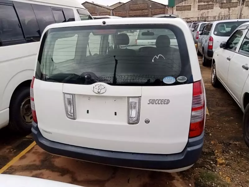 Toyota Succeed    - 2011