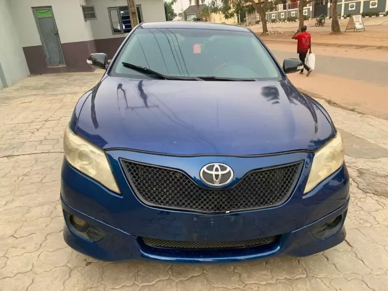 Toyota Camry   - 2010