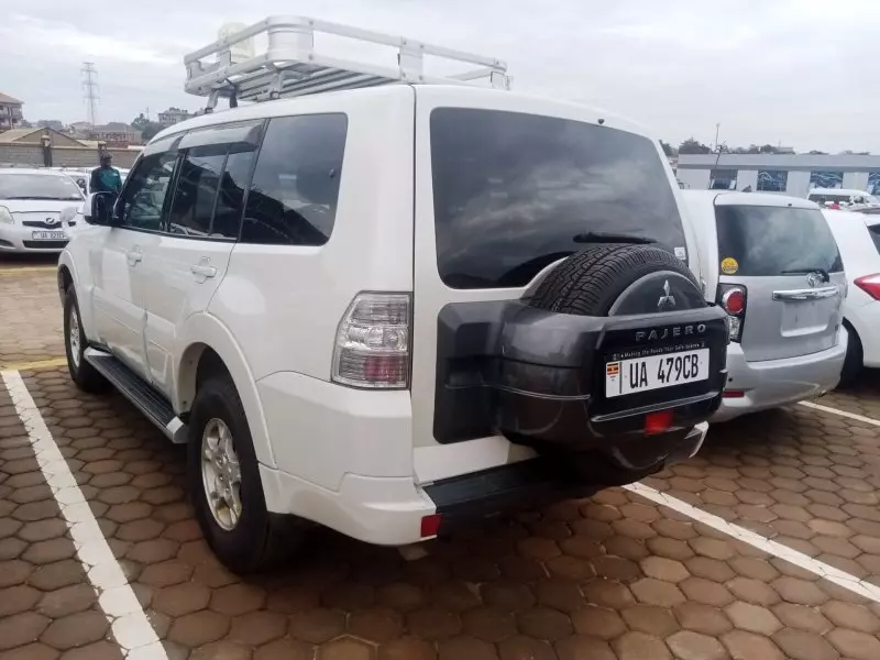 Mitsubishi Pajero   - 2010