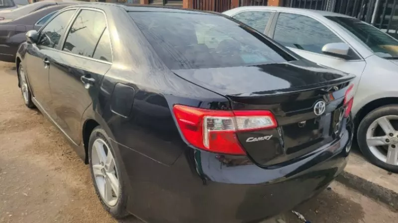 Toyota Camry   - 2014