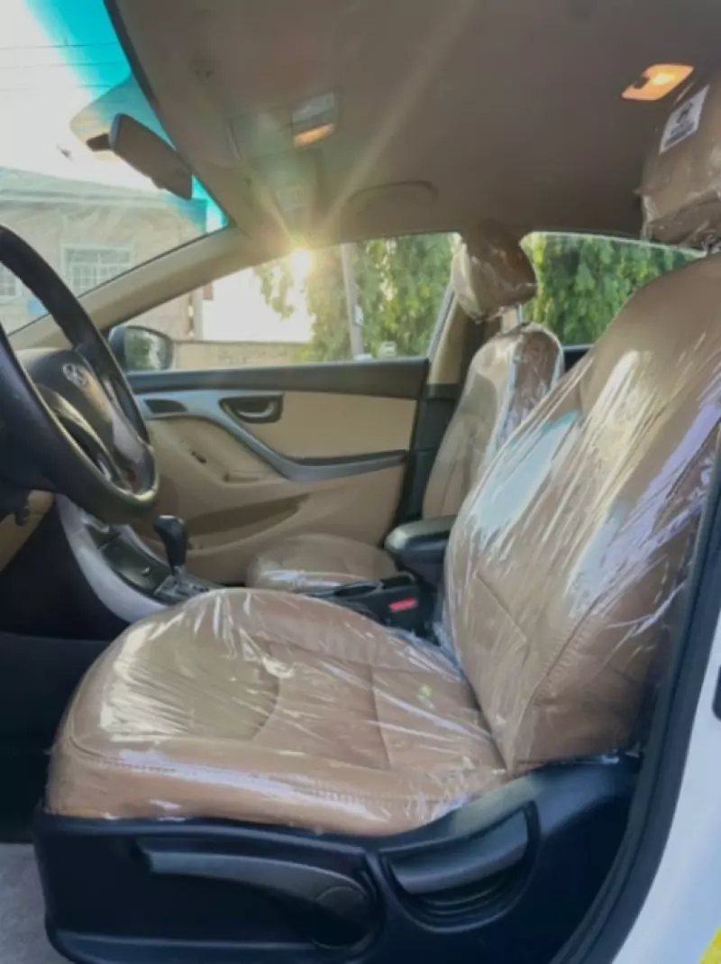 Hyundai Elantra   - 2013