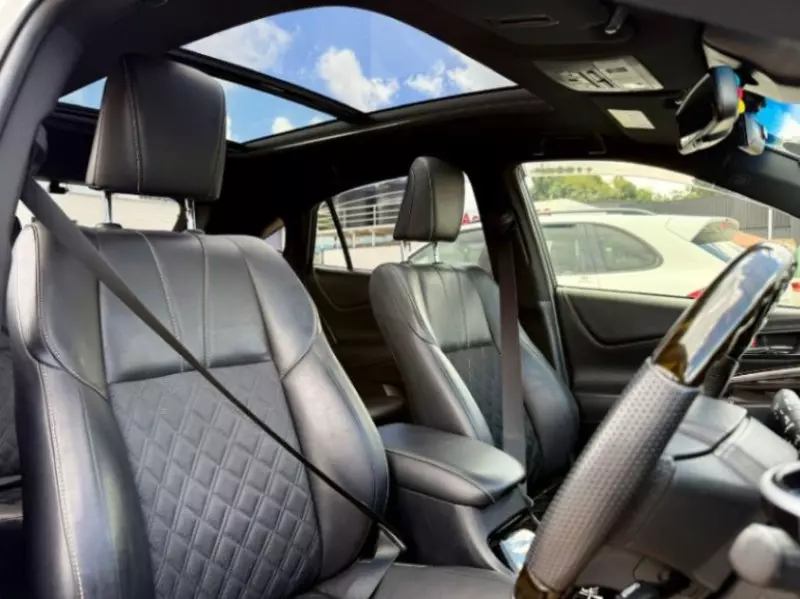 Toyota Harrier   - 2019