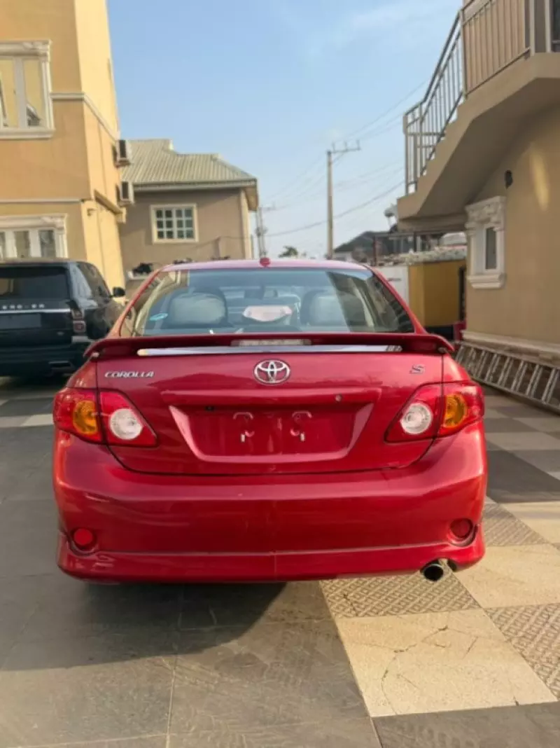 Toyota Corolla   - 2010