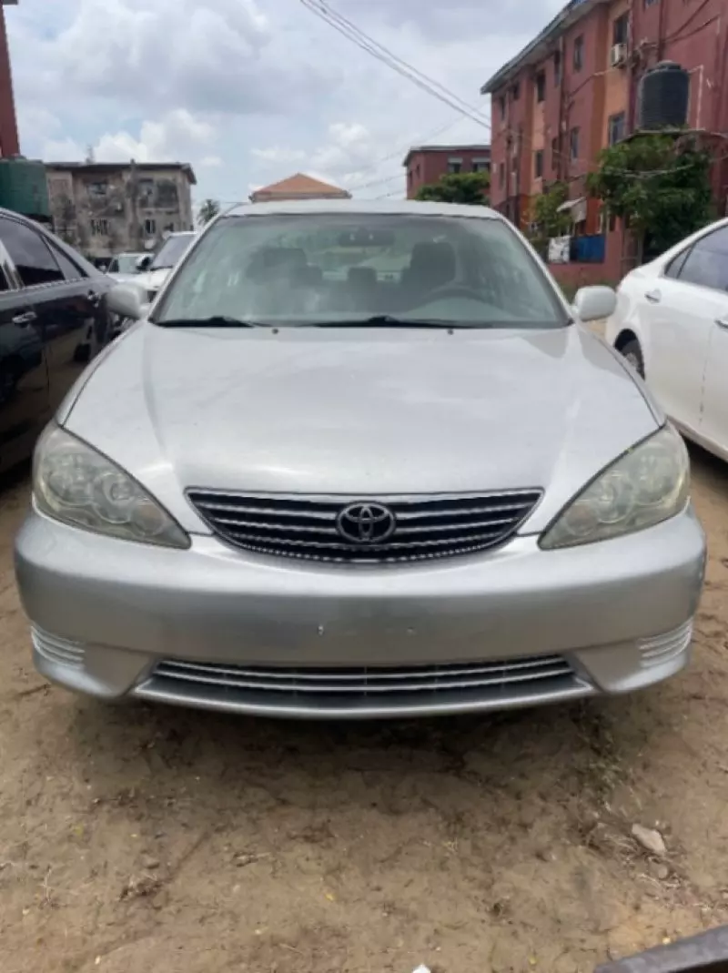 Toyota Camry   - 2005