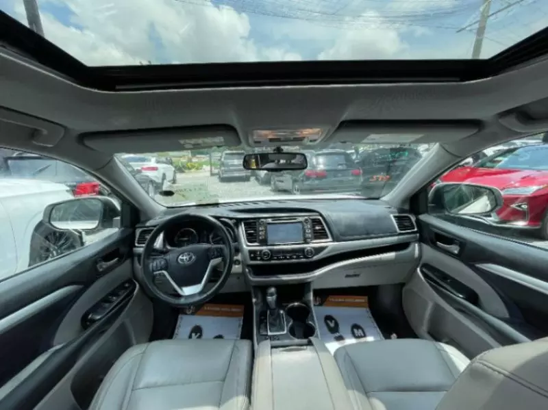 Toyota Highlander   - 2016