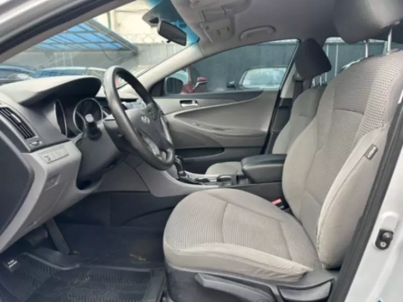 Hyundai Sonata   - 2011