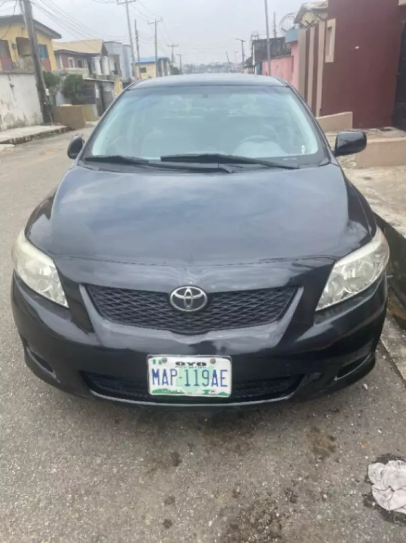 Toyota Corolla   - 2009