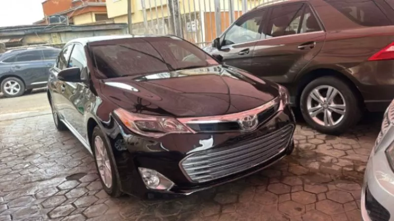Toyota Avalon   - 2013