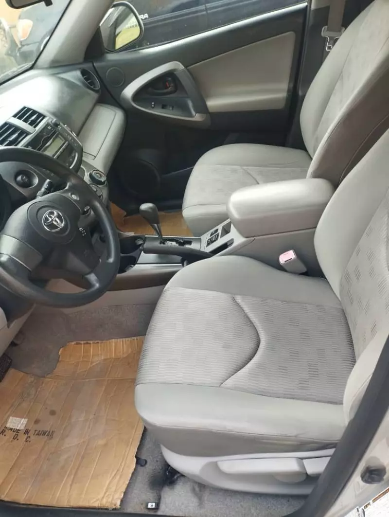 Toyota Rav4   - 2010