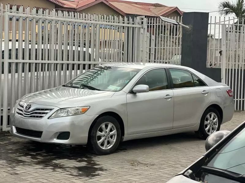 Toyota Camry   - 2011