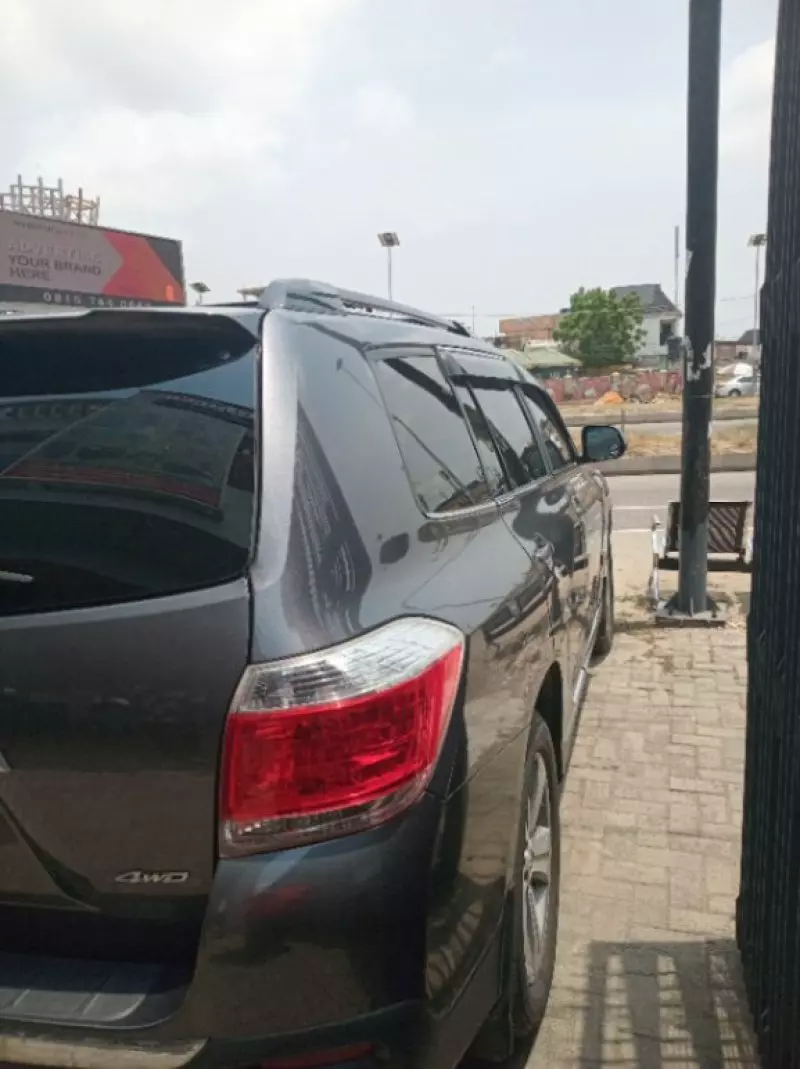 Toyota Highlander   - 2013