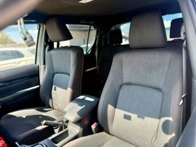 Toyota Hilux   - 2019