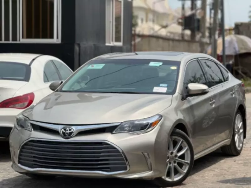 Toyota Avalon   - 2013
