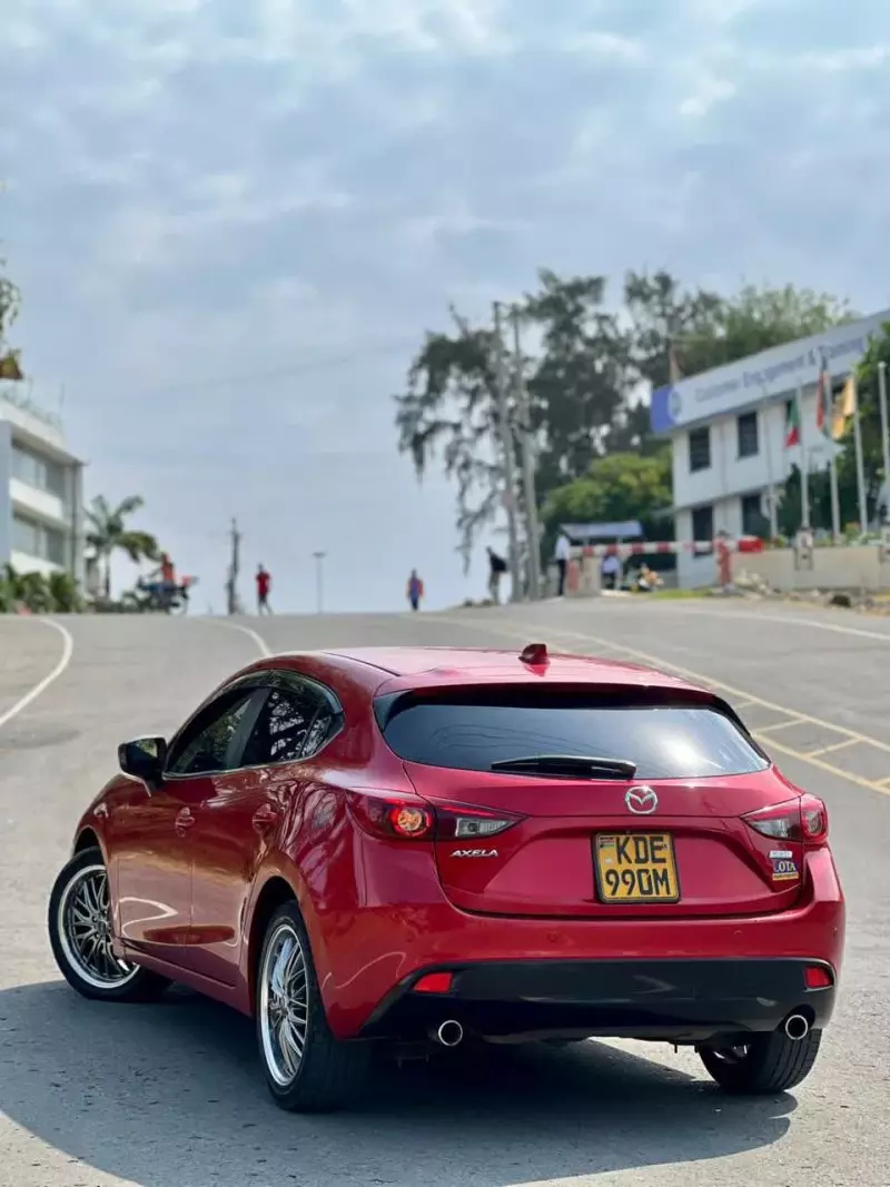 Mazda Axela    - 2014