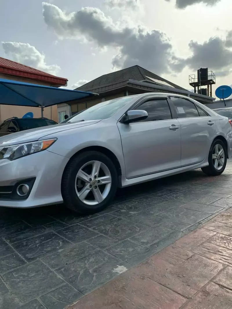 Toyota Camry   - 2013