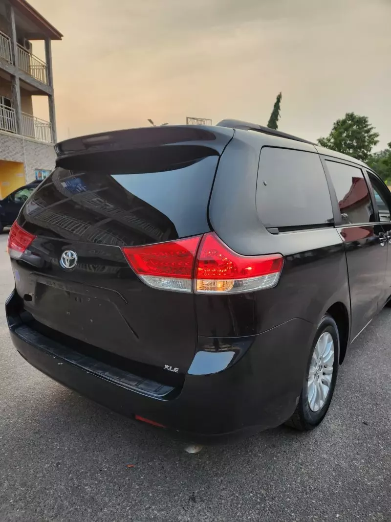 Toyota Sienna   - 2014