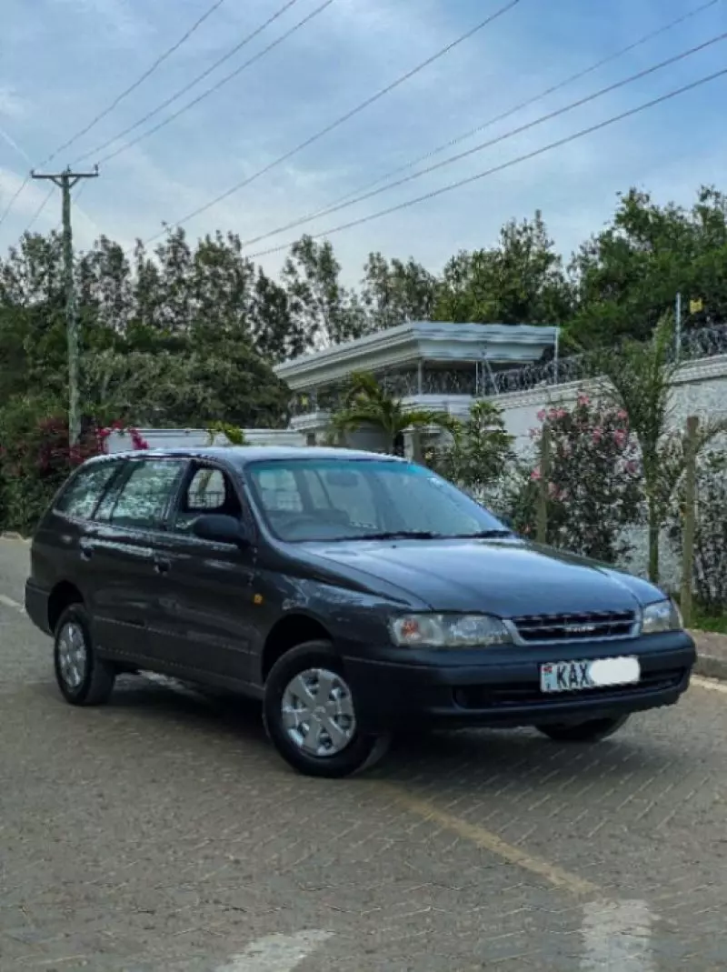 Toyota Carina   - 2000