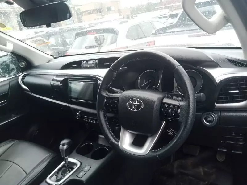 Toyota Hilux   - 2019