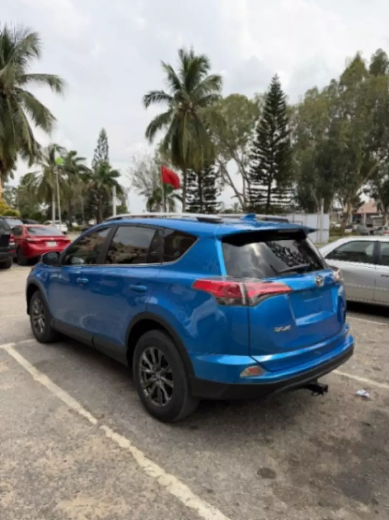 Toyota RAV4   - 2016