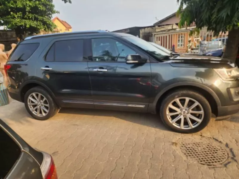Ford Explorer   - 2016