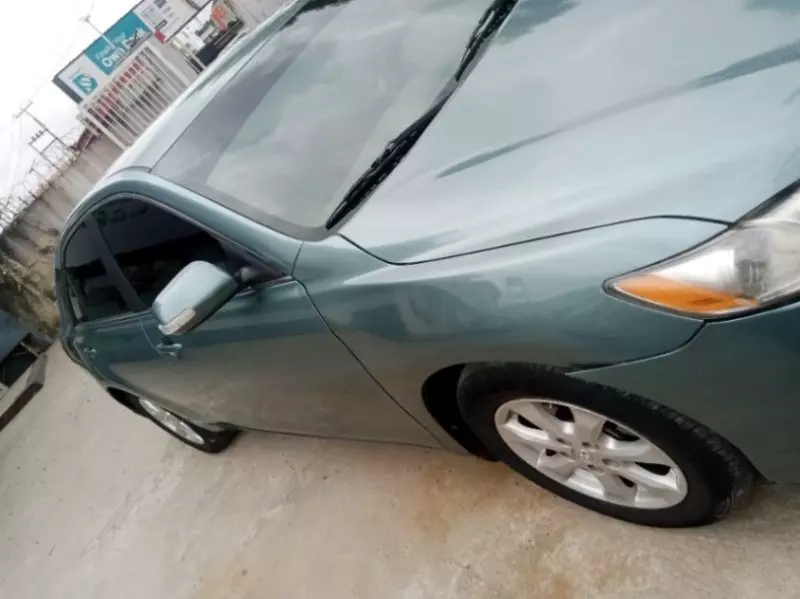 Toyota Camry   - 2009