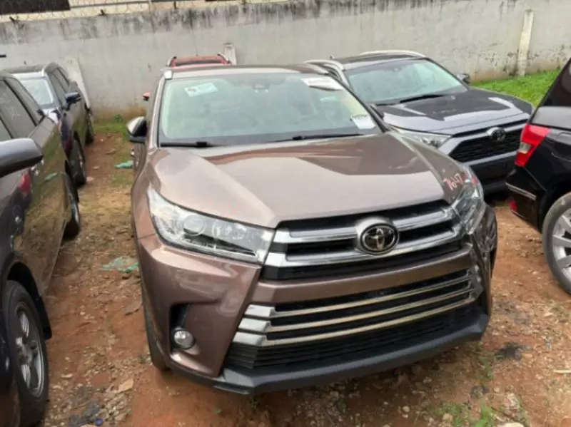 Toyota Highlander   - 2017