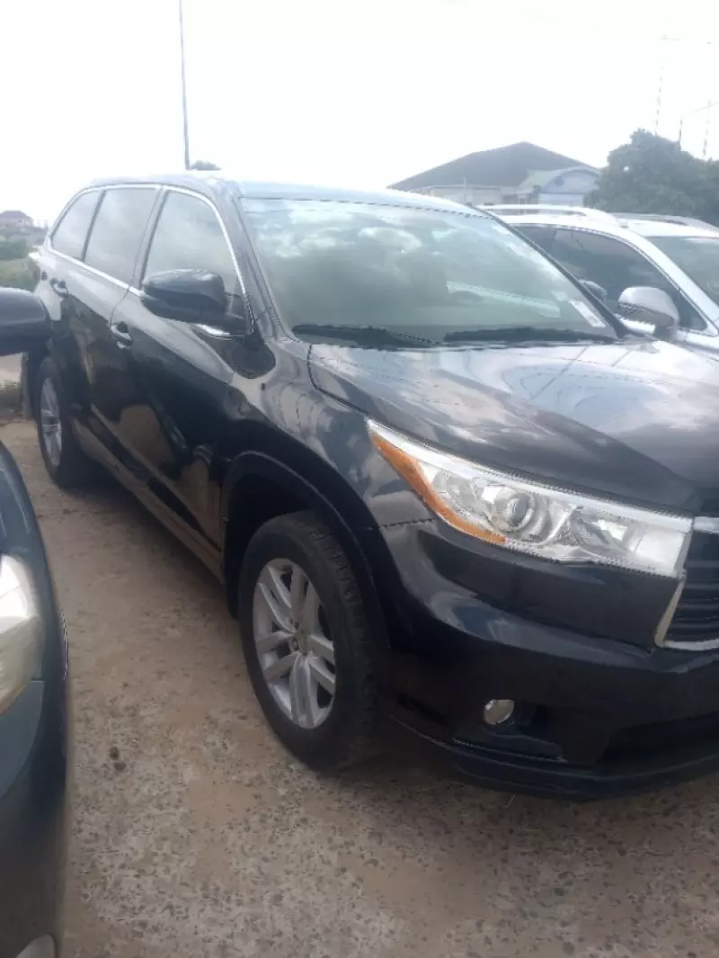 Toyota Highlander   - 2014