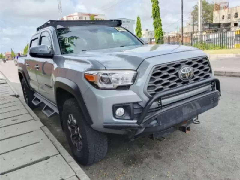 Toyota Tacoma   - 2018