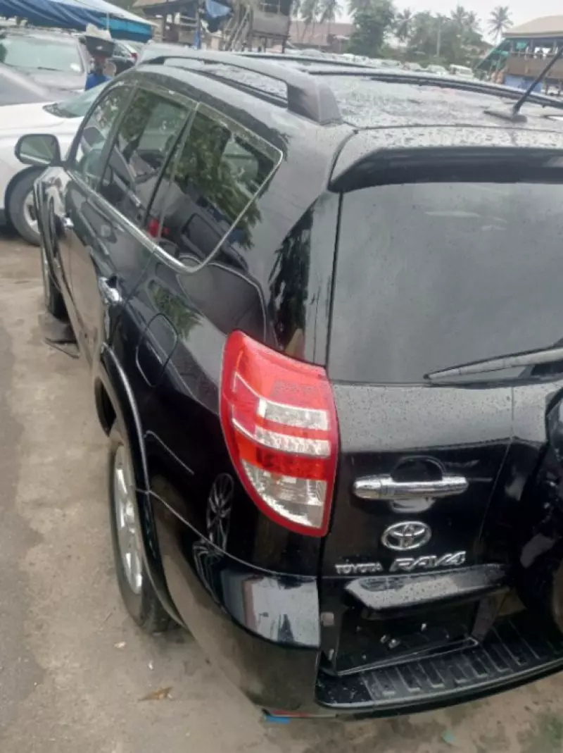 Toyota RAV 4   - 2010