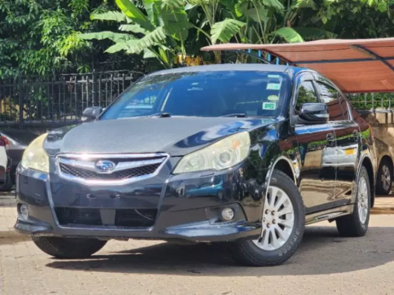 Subaru Legacy   - 2010