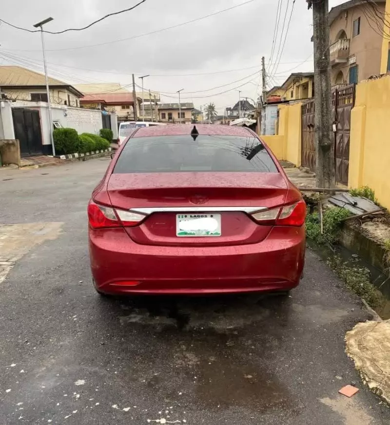 Hyundai Sonata   - 2011