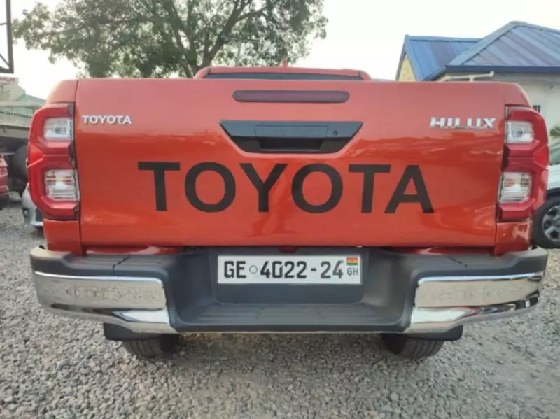 Toyota Hilux    - 2023
