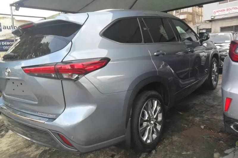 Toyota Highlander   - 2020