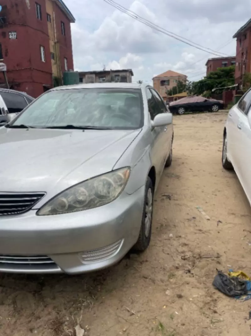 Toyota Camry   - 2005